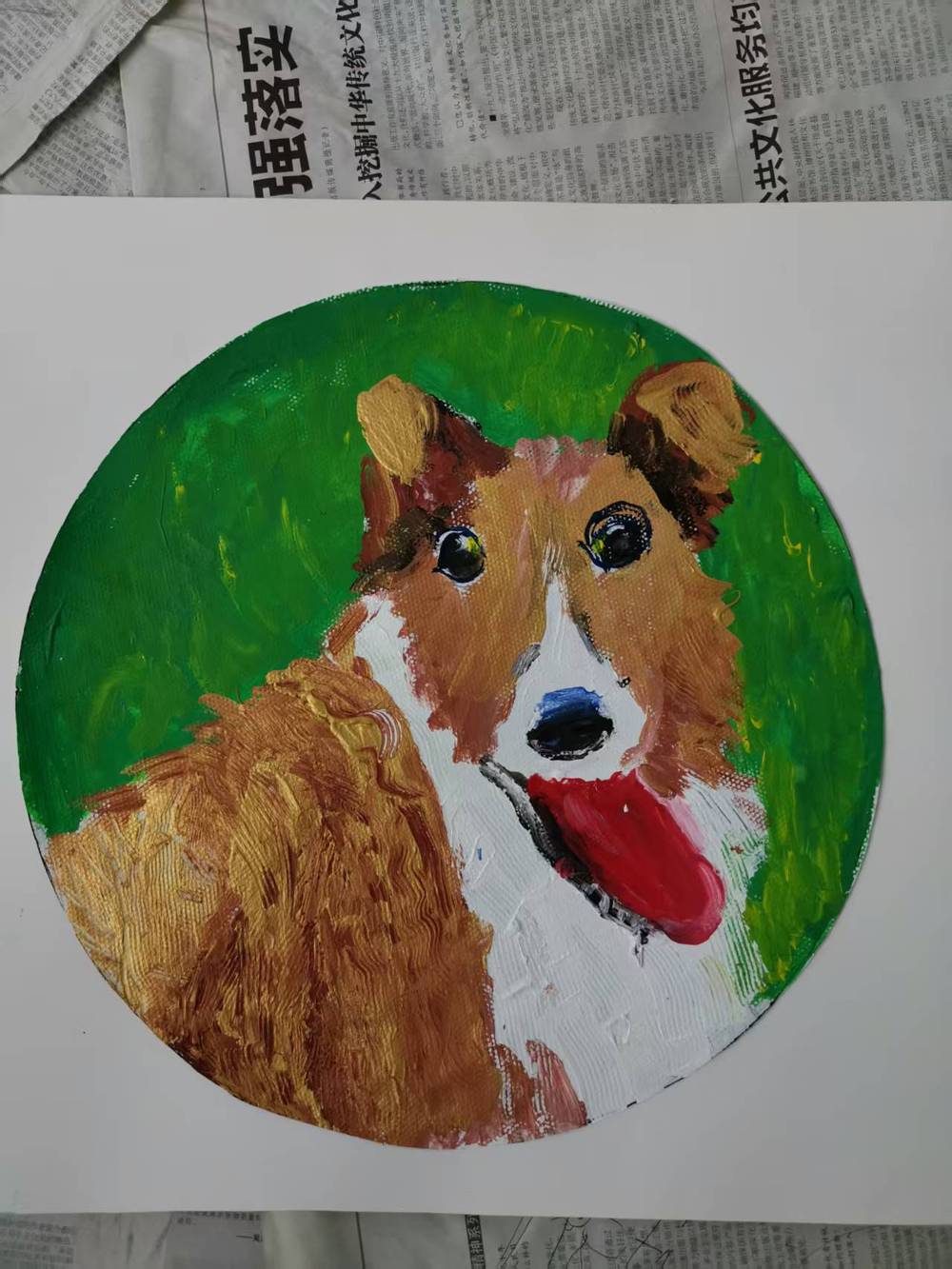 Gouache painting of a smiling dog on a round green canvas