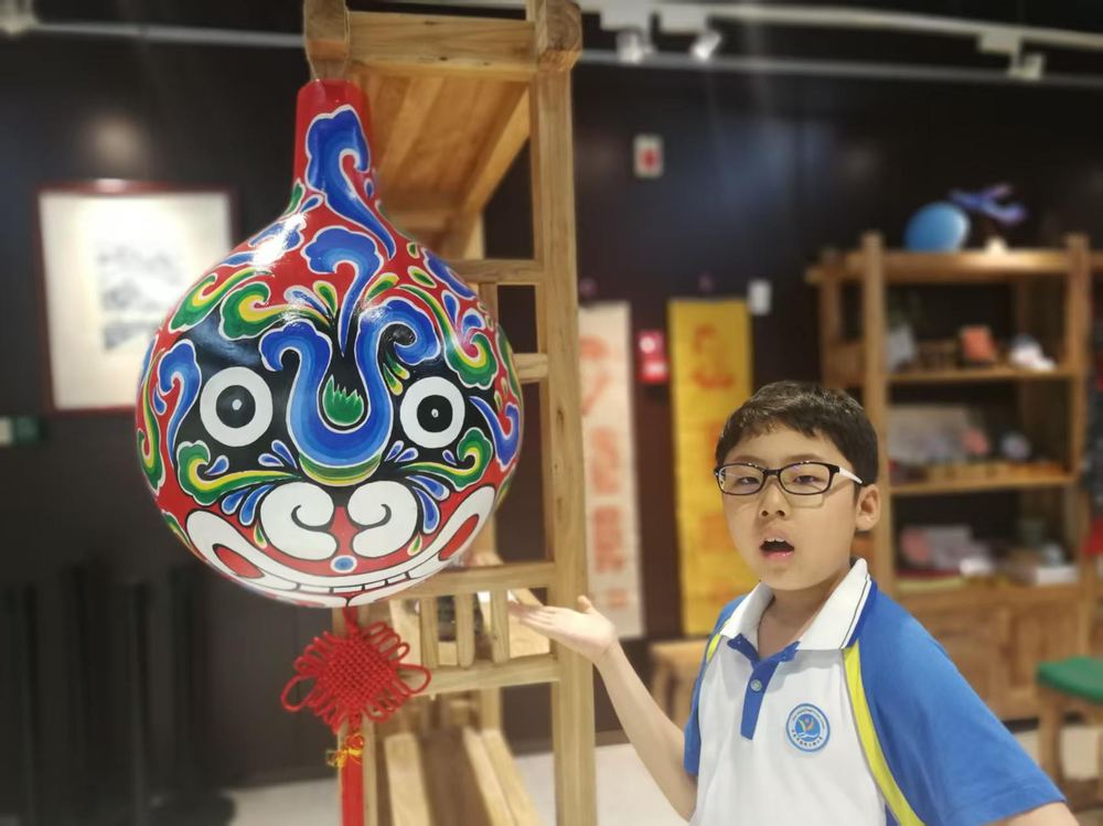 Young Ronghao presenting his painted Mashao folk-art ladle mask
