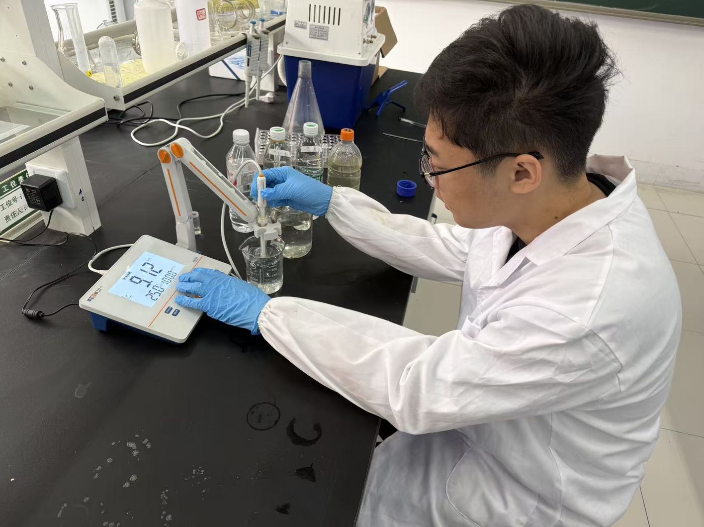 Measuring spring water pH at 9.12 in the laboratory